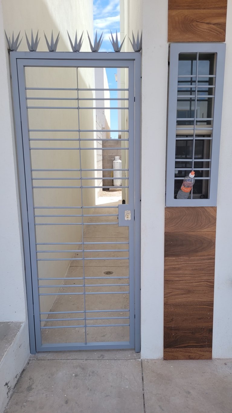 Herrería Aaron Flores