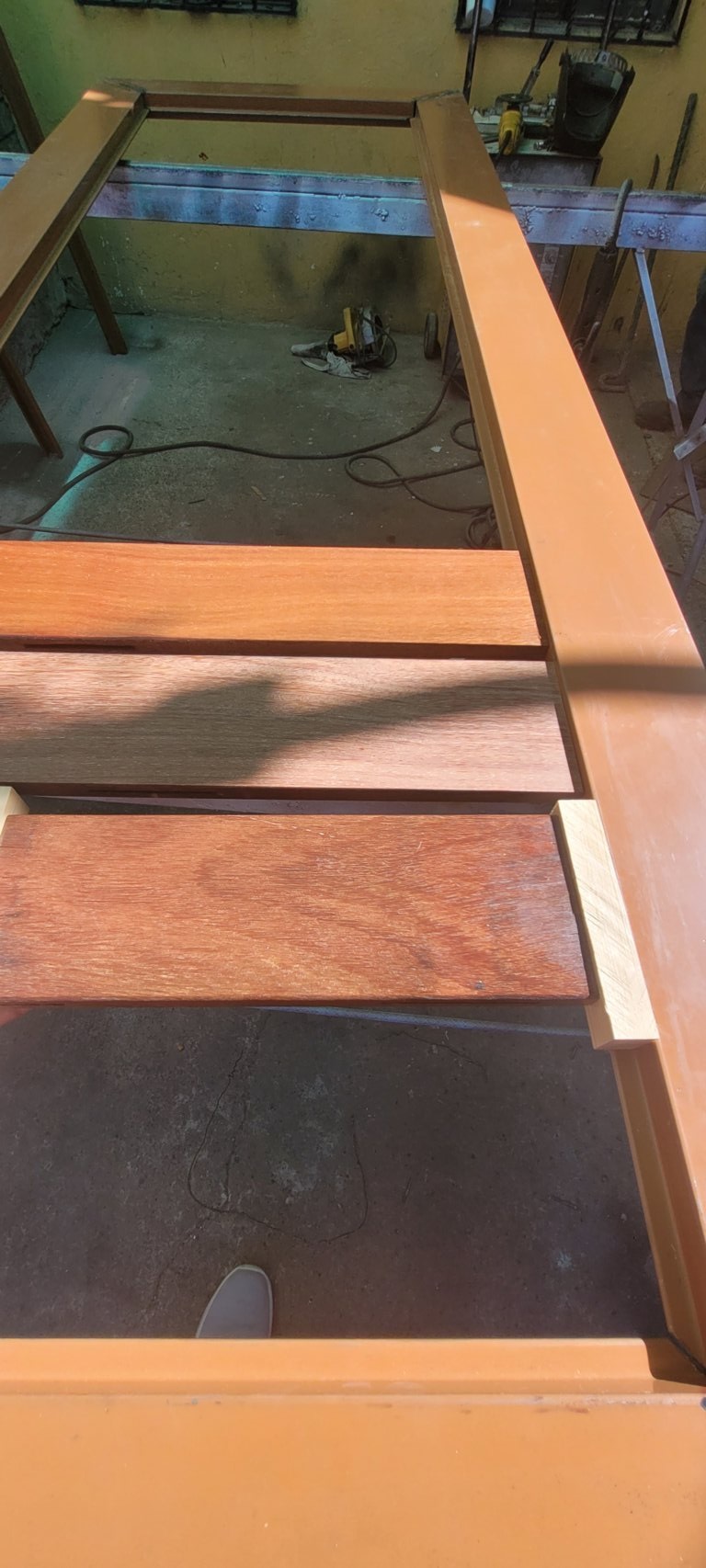 Herrería Aaron Flores