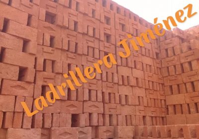 41420737_2141972752718238_228229854825283584_n