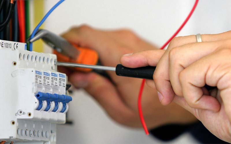 Electricista Aaron Flores